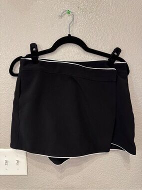 MAC Collection Black Wrap Skort White Contrast Trim Size Medium